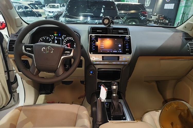 Used Toyota Prado 2018 3.5L Automatic TX-L NAVI Center Console