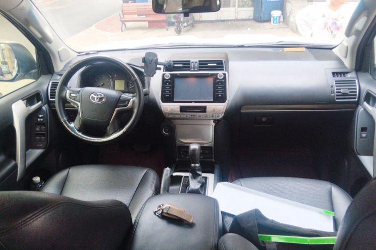 Used Toyota Prado 2018 3.5L Automatic TX Center Console