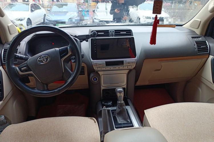 Used Toyota Prado 2018 3.5L Automatic TX Center Console