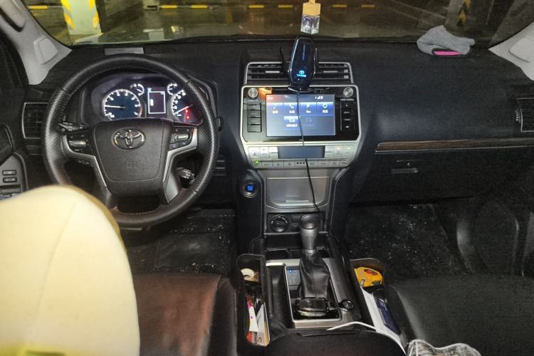 Used Toyota Prado 2018 3.5L Automatic TX-L Center Console