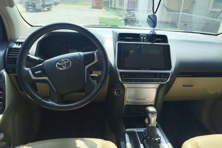 Used Toyota Prado  Center Console