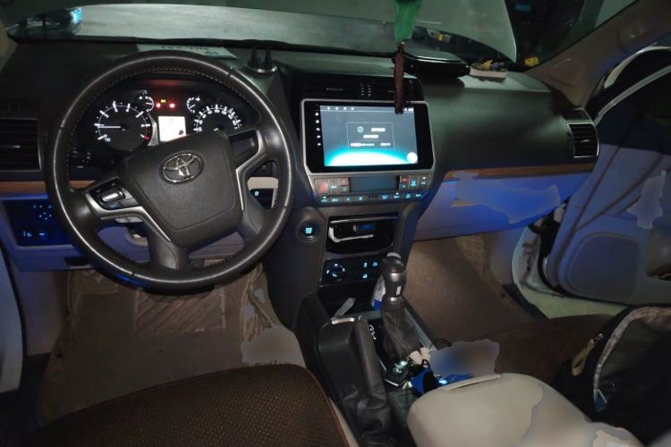 Used Toyota Prado 2018 3.5L Automatic TX Center Console
