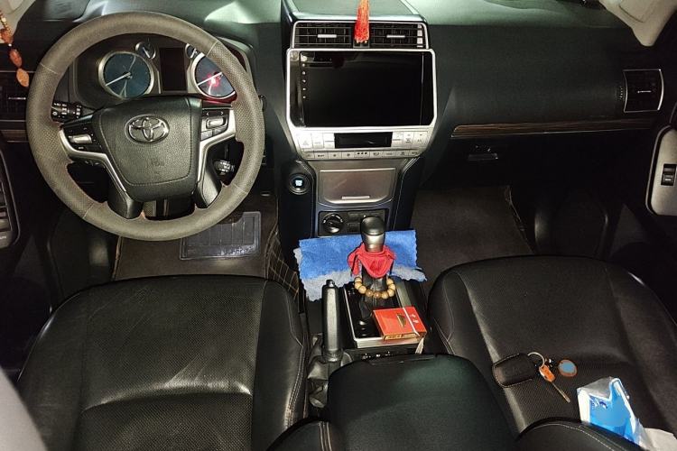 Used Toyota Prado 2018 3.5L Automatic TX-L Center Console