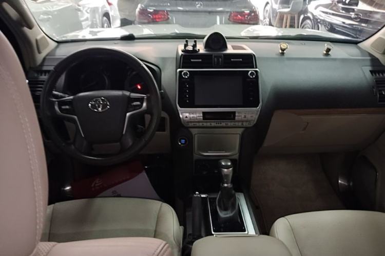 Used Toyota Prado 2018 3.5L Automatic TX-L Center Console