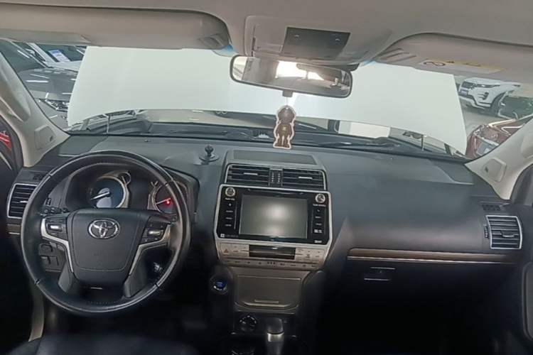 Used Toyota Prado 2018 3.5L Automatic TX-L NAVI Center Console