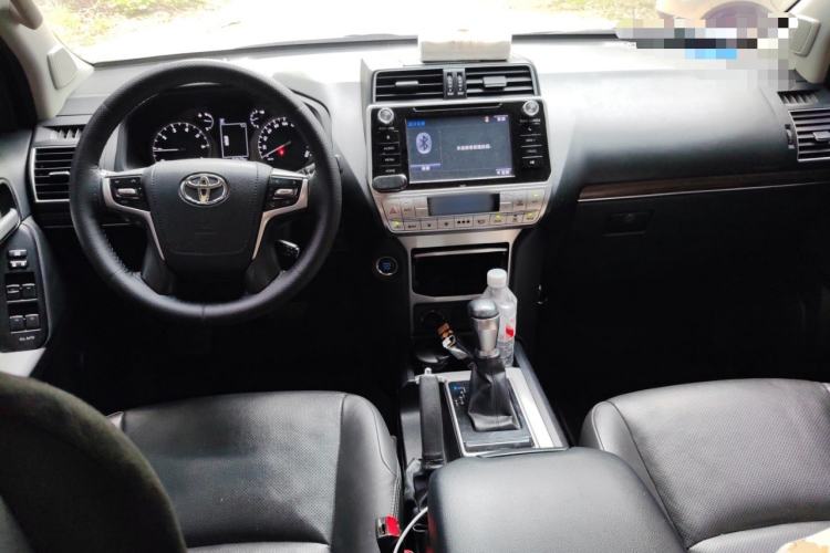 Used Toyota Prado 2018 3.5L Automatic TX-L Center Console