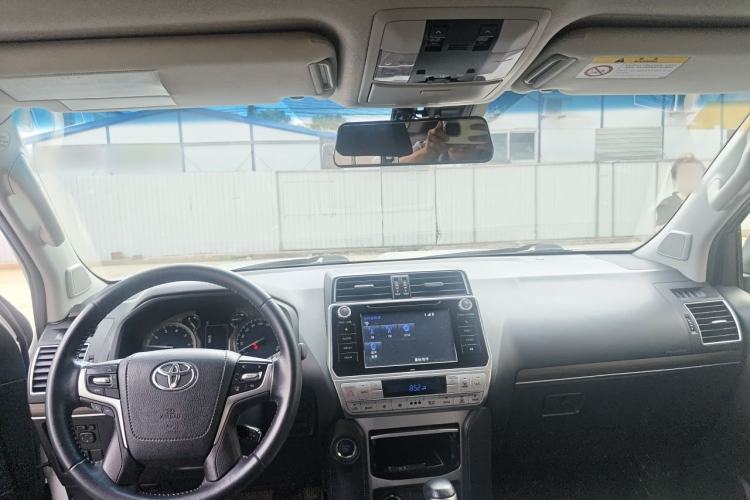 Used Toyota Prado 2018 3.5L Automatic TX-L Center Console