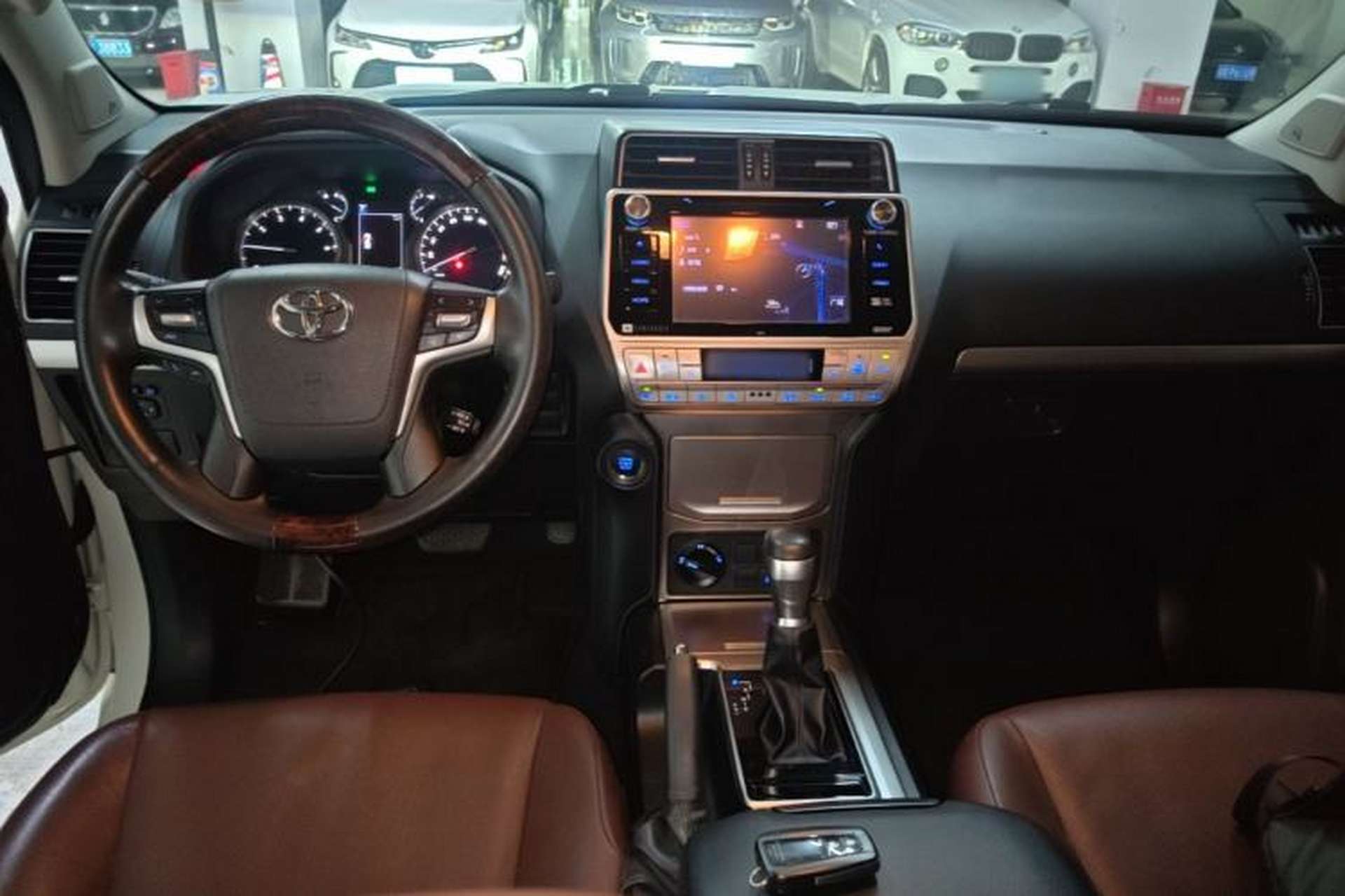 Used Toyota Prado 2018 3.5L Automatic TX-L NAVI with Rear-Mounted Spare Tire Center Console