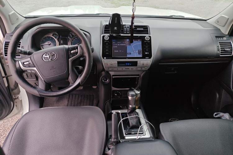Used Toyota Prado 2018 3.5L Automatic TX-L NAVI with Rear-Mounted Spare Tire Center Console