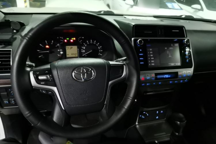 Used Toyota Prado 2018 3.5L Automatic TX Center Console