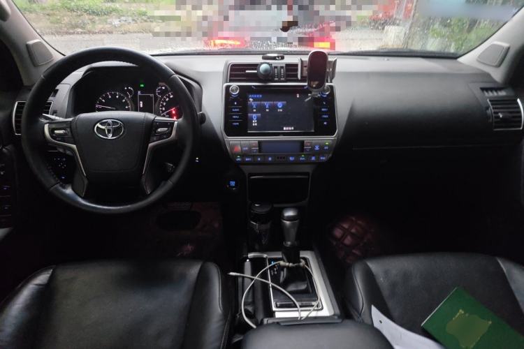 Used Toyota Prado 2018 3.5L Automatic TX-L Center Console