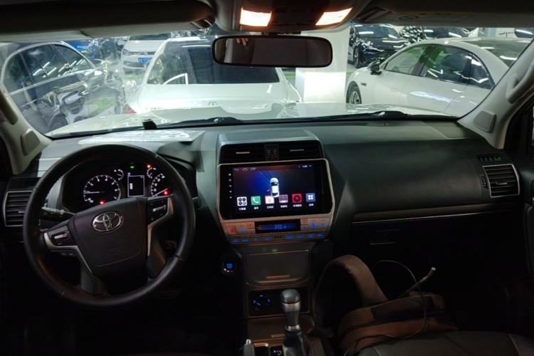 Used Toyota Prado 2018 3.5L Automatic TX-L Center Console