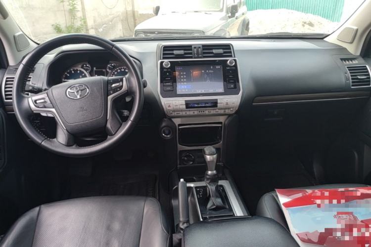 Used Toyota Prado 2018 3.5L Automatic TX-L Center Console