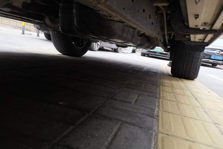 Used Toyota Prado 2018 3.5L Automatic TX-L with Rear-Mounted Spare Tire Chassis Front Left