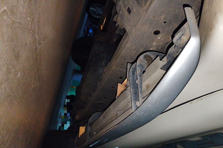 Used Toyota Prado 2018 3.5L Automatic TX-L with Rear-Mounted Spare Tire Chassis Front Left