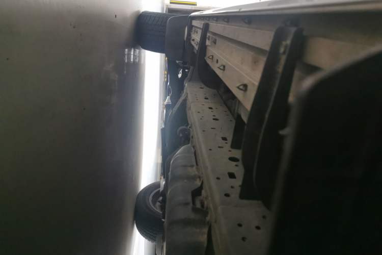 Used Toyota Prado 2018 3.5L Automatic TX-L with Rear-Mounted Spare Tire Chassis Front Left