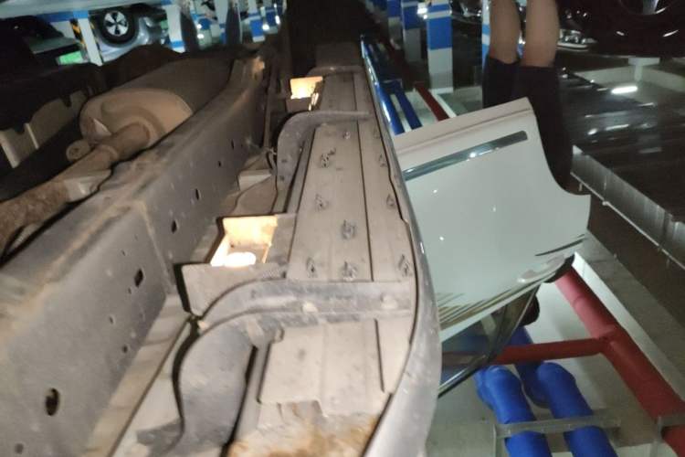Used Toyota Prado 2018 3.5L Automatic TX-L with Rear-Mounted Spare Tire Chassis Front Right