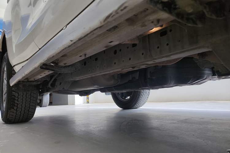 Used Toyota Prado 2018 3.5L Automatic TX-L with Rear-Mounted Spare Tire Chassis Front Right