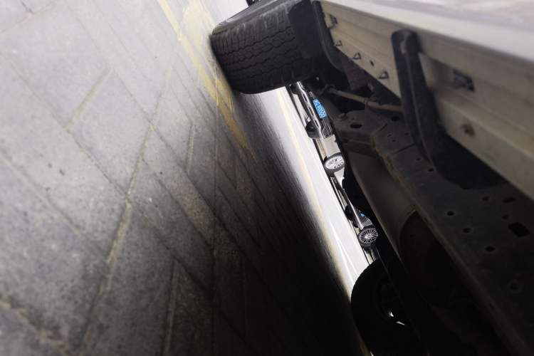 Used Toyota Prado 2018 3.5L Automatic TX-L with Rear-Mounted Spare Tire Chassis Front Right