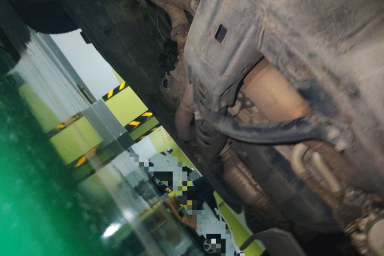 Used Toyota Prado 2018 3.5L Automatic TX-L with Rear-Mounted Spare Tire Chassis Front Right