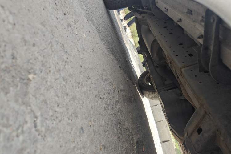 Used Toyota Prado 2018 3.5L Automatic TX-L with Rear-Mounted Spare Tire Chassis Front Right