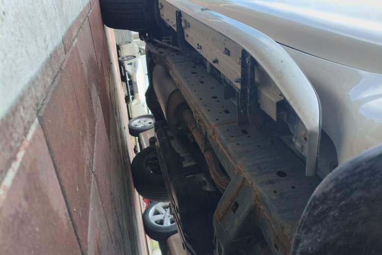 Used Toyota Prado 2018 3.5L Automatic TX-L with Rear-Mounted Spare Tire Chassis Front Right