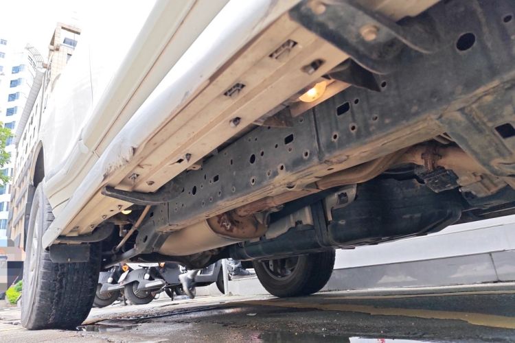 Used Toyota Prado 2018 3.5L Automatic TX-L with Rear-Mounted Spare Tire Chassis Front Right
