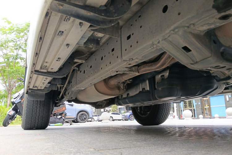 Used Toyota Prado 2018 3.5L Automatic TX-L with Rear-Mounted Spare Tire Chassis Front Right