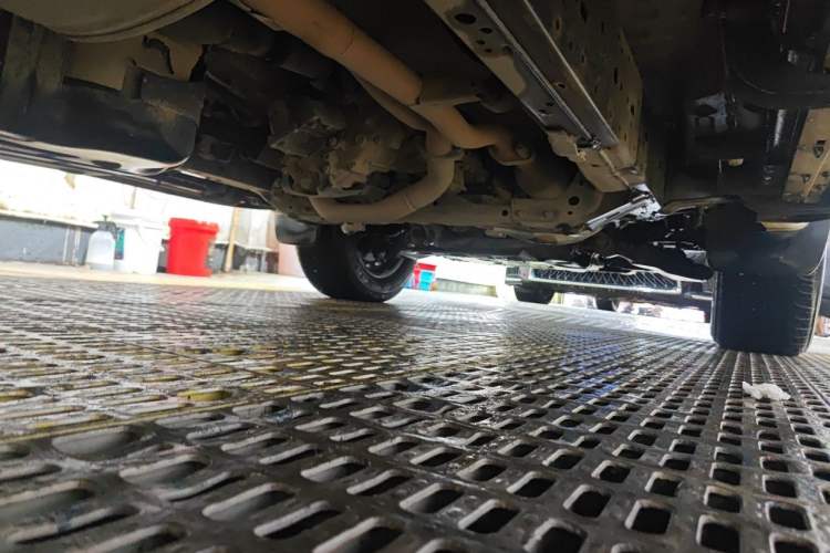 Used Toyota Prado 2018 3.5L Automatic TX-L with Rear-Mounted Spare Tire Chassis Front Right