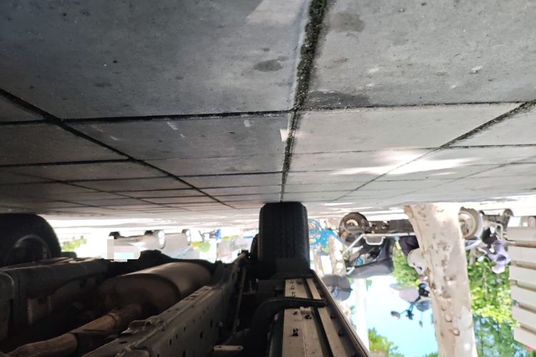 Used Toyota Prado 2018 3.5L Automatic TX-L with Rear-Mounted Spare Tire Chassis Front Right