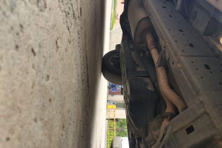 Used Toyota Prado 2018 3.5L Automatic TX-L with Rear-Mounted Spare Tire Chassis Front Right