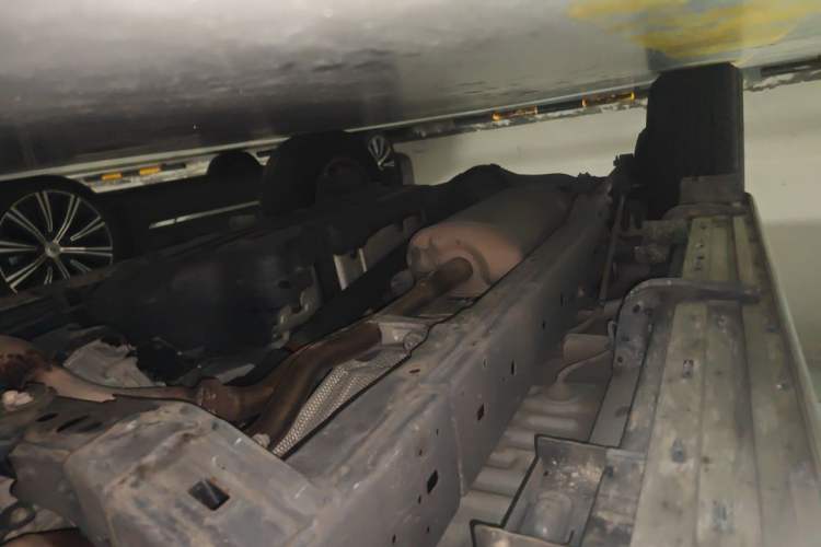 Used Toyota Prado 2018 3.5L Automatic TX-L with Rear-Mounted Spare Tire Chassis Front Right