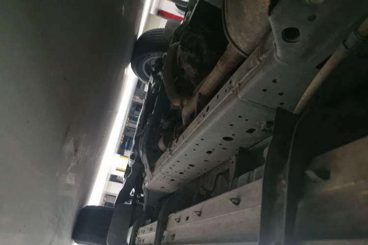 Used Toyota Prado 2018 3.5L Automatic TX-L with Rear-Mounted Spare Tire Chassis Front Right