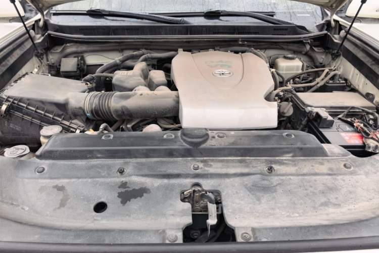 Used Toyota Prado 2018 3.5L Automatic TX-L NAVI with Rear-Mounted Spare Tire Engine Bay