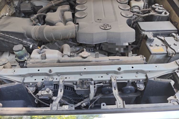 Used Toyota Prado 2018 4.0L GXR Dubai Edition – Middle East Engine Bay