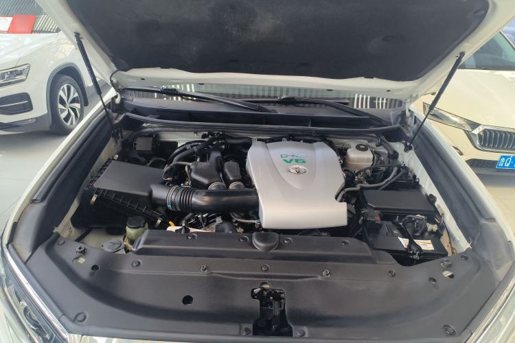 Used Toyota Prado 2018 3.5L Automatic TX-L with Rear-Mounted Spare Tire Engine Bay