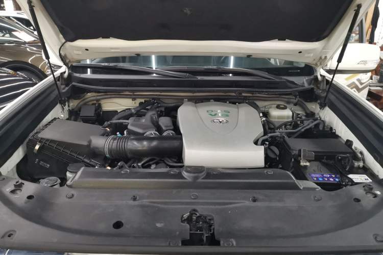 Used Toyota Prado 2018 3.5L Automatic TX-L with Rear-Mounted Spare Tire Engine Bay