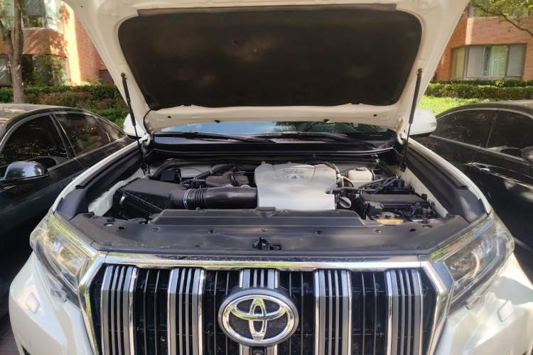 Used Toyota Prado 2018 3.5L Automatic VX NAVI with Rear-Mounted Spare Tire Engine Bay