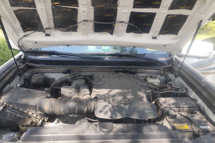 Used Toyota Prado 2018 4.0L TXL Nine Airbags External Mount – Middle East Version Engine Bay