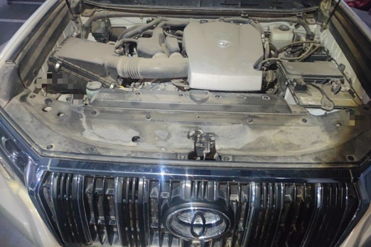 Used Toyota Prado 2018 3.5L Automatic TX-L with Rear-Mounted Spare Tire Engine Bay