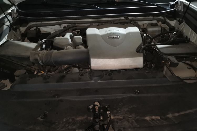 Used Toyota Prado 2018 3.5L Automatic TX-L with Rear-Mounted Spare Tire Engine Bay