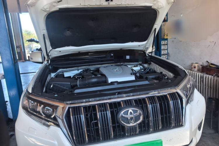 Used Toyota Prado 2018 3.5L Automatic TX-L NAVI with Rear-Mounted Spare Tire Engine Bay