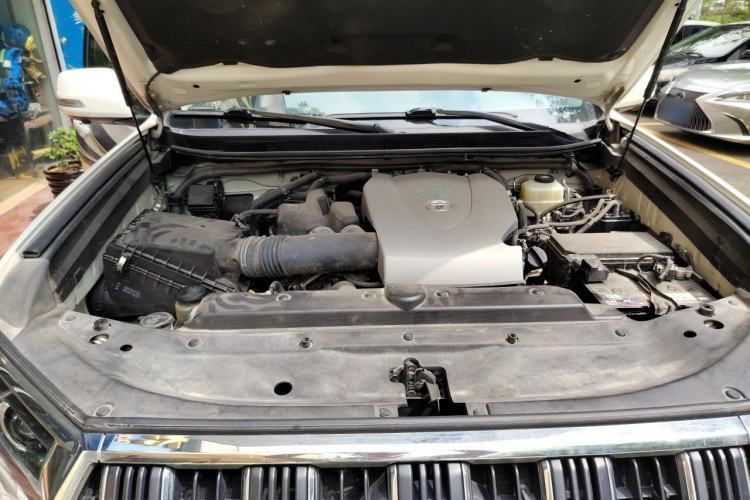 Used Toyota Prado 2018 3.5L Automatic TX-L with Rear-Mounted Spare Tire Engine Bay