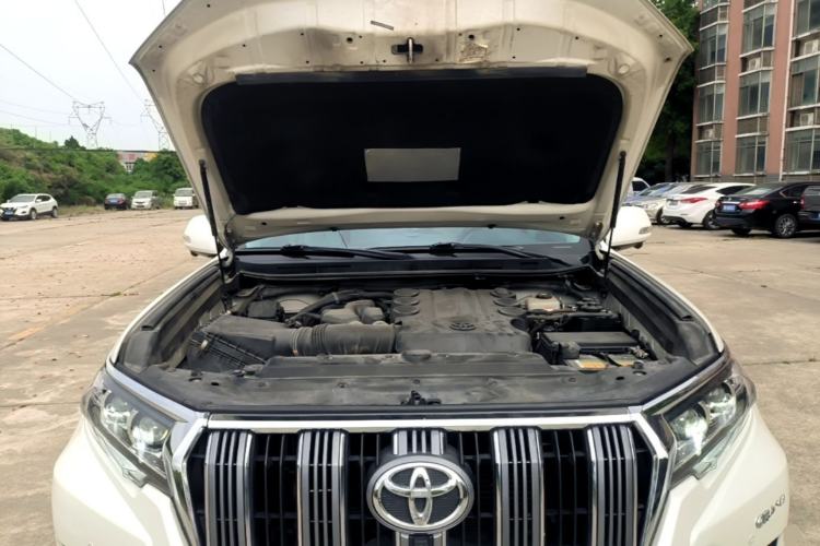 Used Toyota Prado 2018 4.0L U.S.-Spec Version 7 Seats Engine Bay
