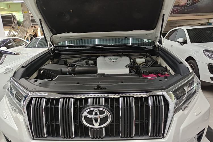 Used Toyota Prado 2018 3.5L Automatic TX-L with Rear-Mounted Spare Tire Engine Bay