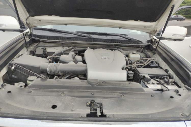 Used Toyota Prado 2018 3.5L Automatic TX-L with Rear-Mounted Spare Tire Engine Bay
