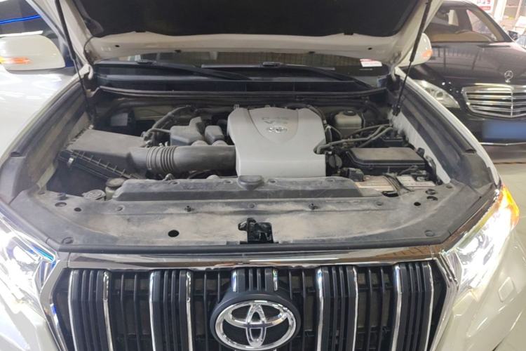 Used Toyota Prado 2018 3.5L Automatic TX-L NAVI with Rear-Mounted Spare Tire Engine Bay