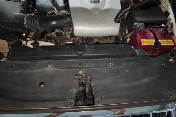 Used Toyota Prado 2018 3.5L Automatic TX-L NAVI with Rear-Mounted Spare Tire Engine Bay