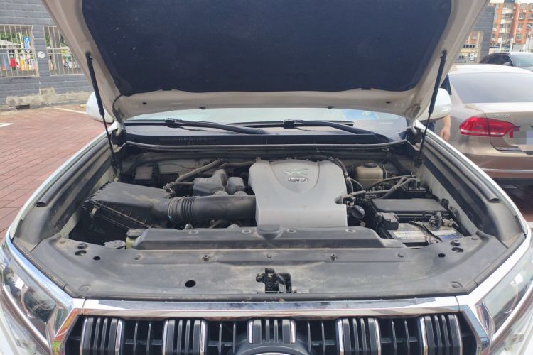 Used Toyota Prado 2018 3.5L Automatic TX-L with Rear-Mounted Spare Tire Engine Bay