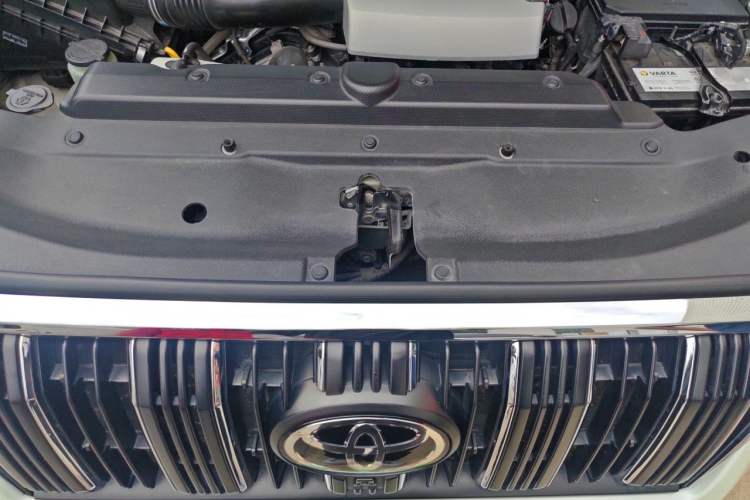 Used Toyota Prado 2018 3.5L Automatic TX-L Engine Bay